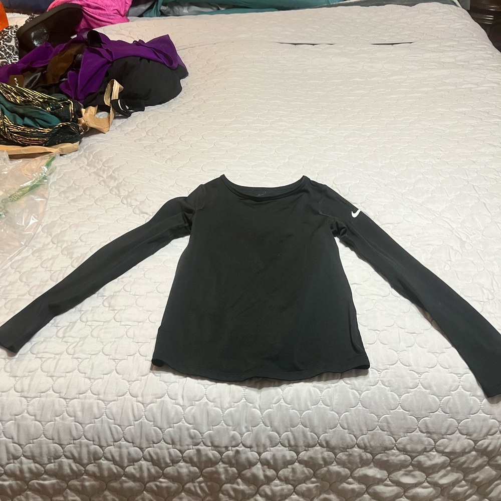 Girls Nike dry fit black long sleeved shirt size small